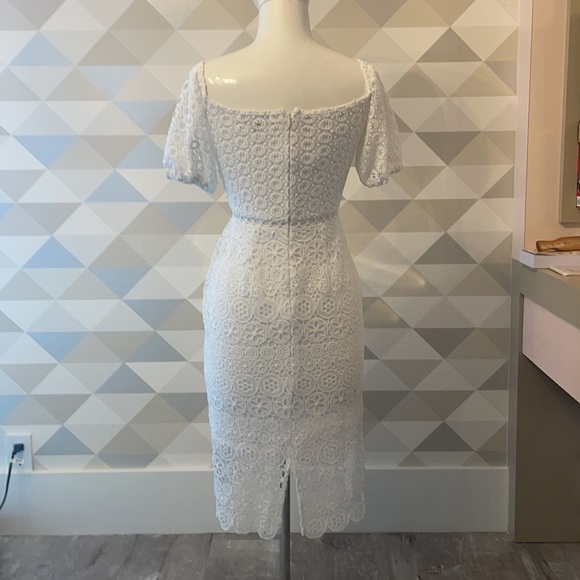 Express OFF THE SHOULDER CROCHET LACE MIDI DRESS - Picture 10 of 11